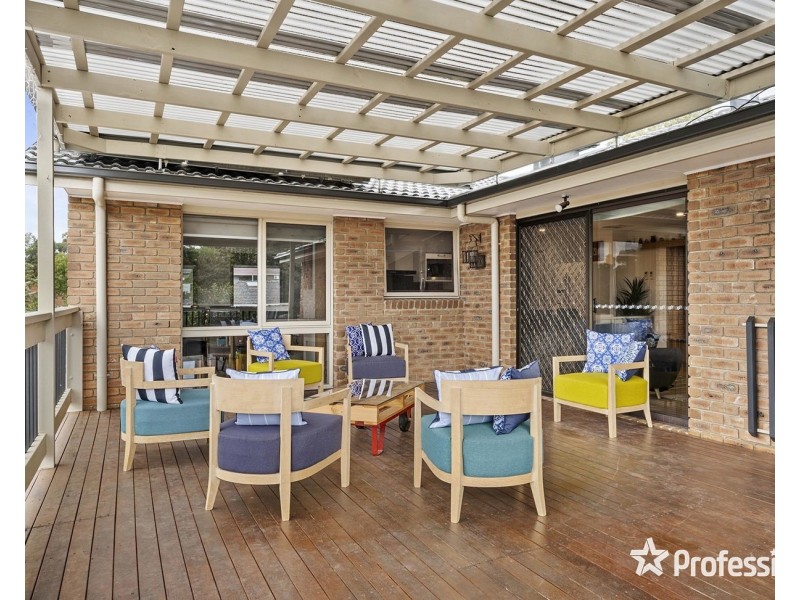 33 Wainewright Avenue, Mooroolbark VIC 3138