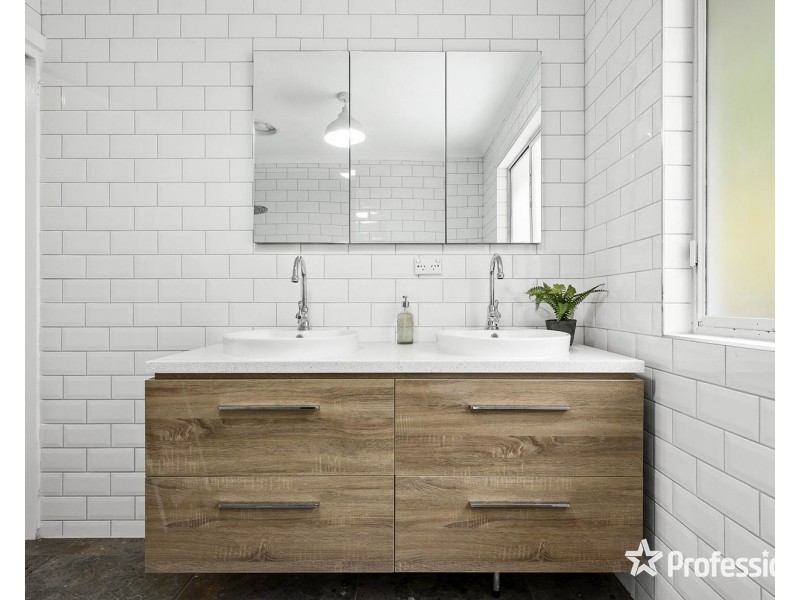 60 Charles Road, Lilydale VIC 3140