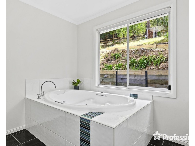 60 Charles Road, Lilydale VIC 3140