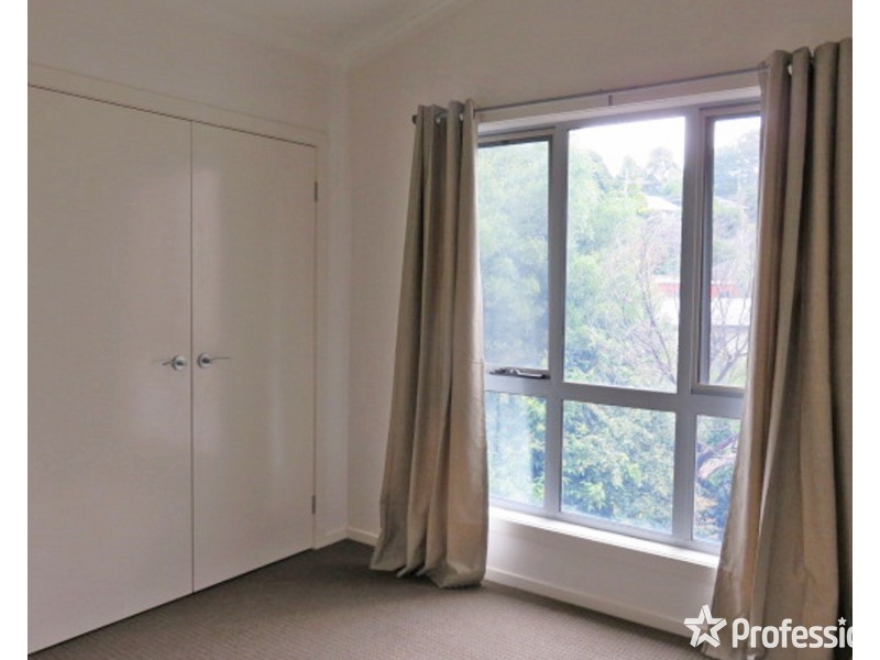 24/8-10 Mount View Parade, Mooroolbark VIC 3138