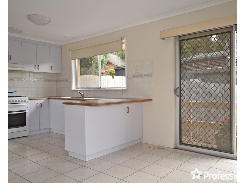 35 Landscape Drive, Mooroolbark VIC 3138