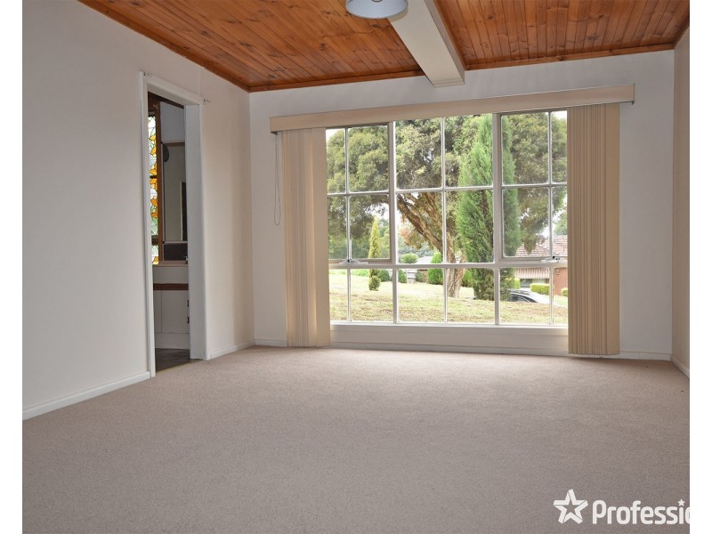 35 Landscape Drive, Mooroolbark VIC 3138