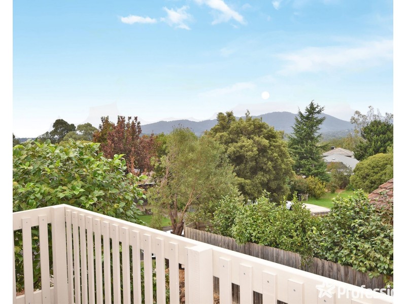35 Landscape Drive, Mooroolbark VIC 3138