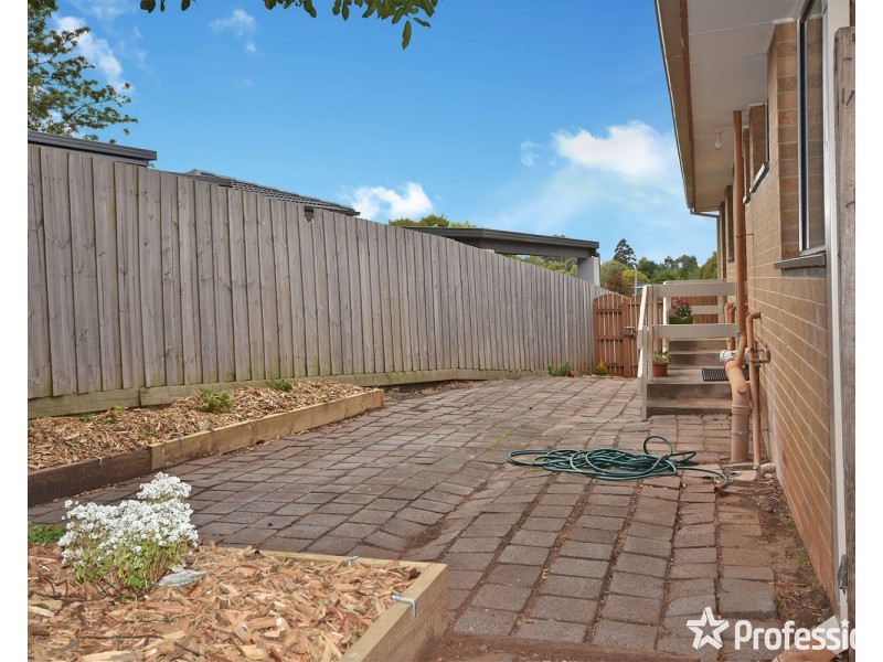35 Landscape Drive, Mooroolbark VIC 3138