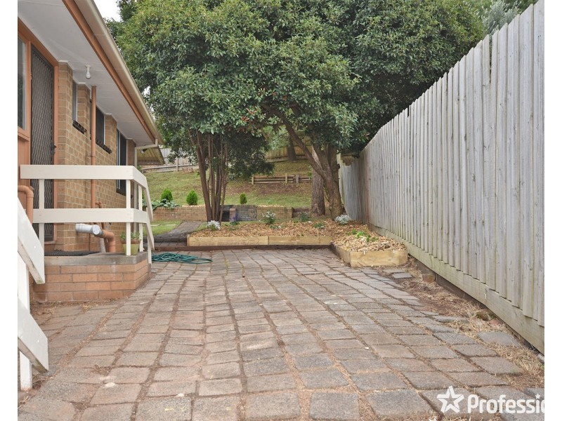 35 Landscape Drive, Mooroolbark VIC 3138