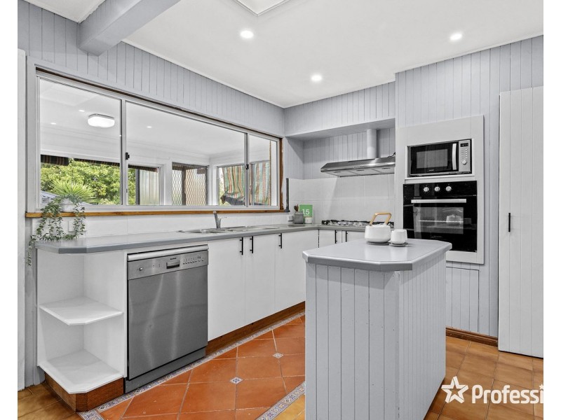 31 Ballantyne Crescent, Kilsyth VIC 3137