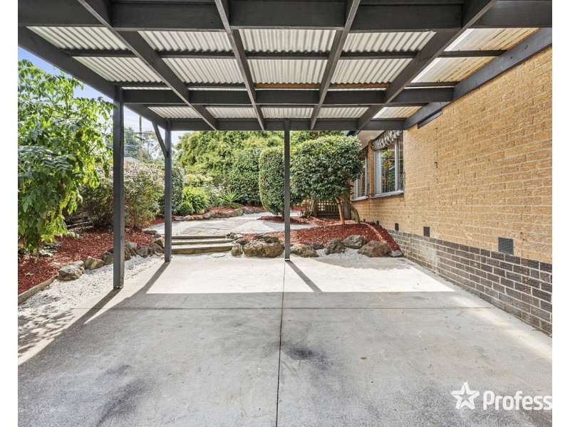 31 Ballantyne Crescent, Kilsyth VIC 3137