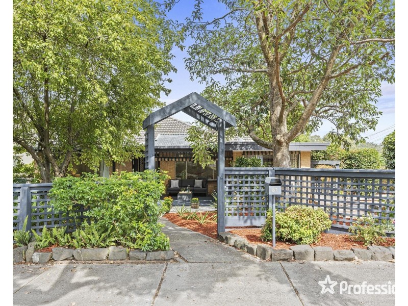 31 Ballantyne Crescent, Kilsyth VIC 3137