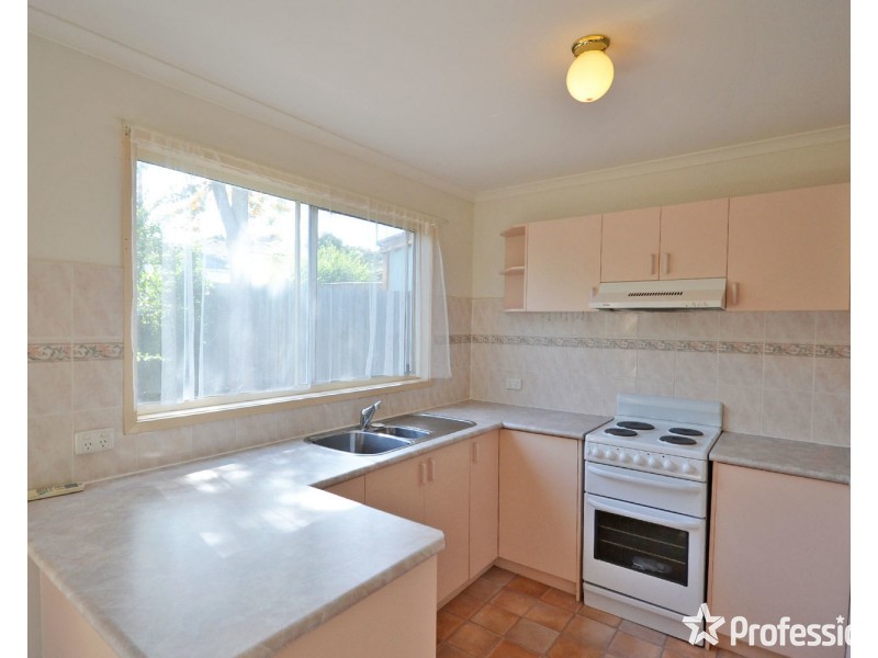 24 McDermott Avenue, Mooroolbark VIC 3138