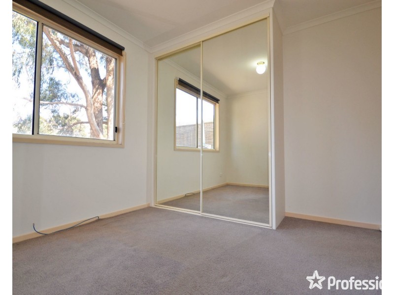 24 McDermott Avenue, Mooroolbark VIC 3138