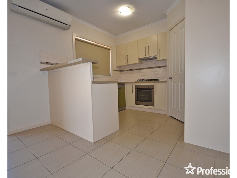 8 Heath Close, Mooroolbark VIC 3138