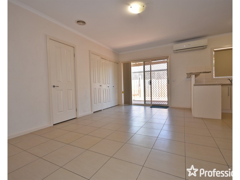 8 Heath Close, Mooroolbark VIC 3138