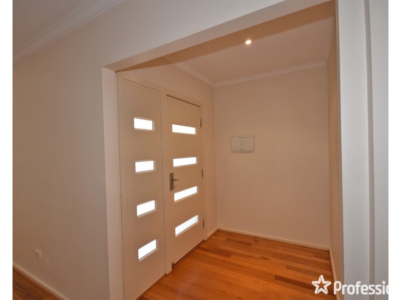 8 Heath Close, Mooroolbark VIC 3138