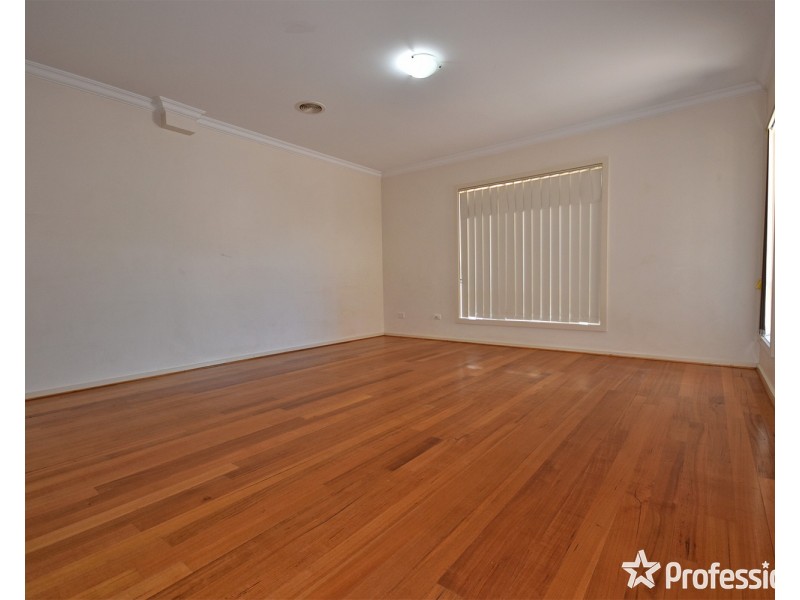 8 Heath Close, Mooroolbark VIC 3138