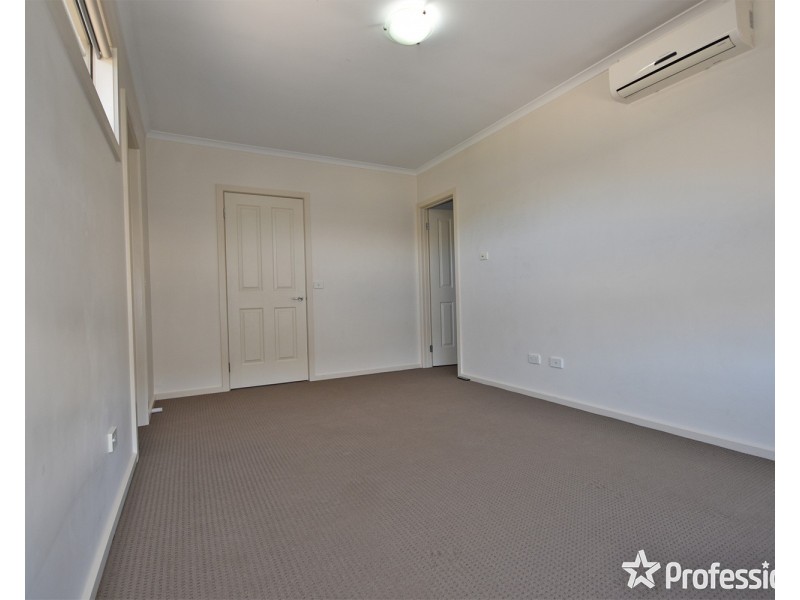 8 Heath Close, Mooroolbark VIC 3138