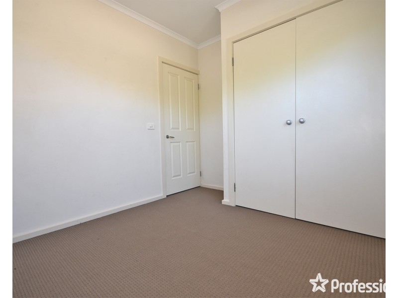 8 Heath Close, Mooroolbark VIC 3138