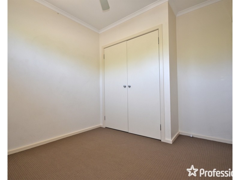 8 Heath Close, Mooroolbark VIC 3138