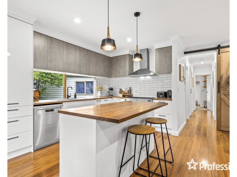 19 Diane Crescent, Mooroolbark VIC 3138