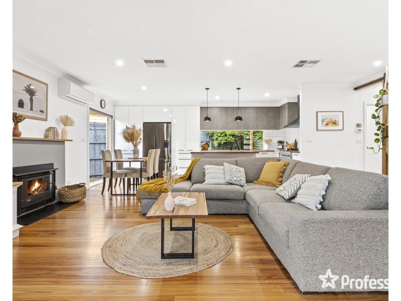19 Diane Crescent, Mooroolbark VIC 3138