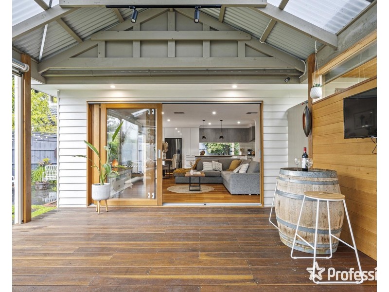 19 Diane Crescent, Mooroolbark VIC 3138