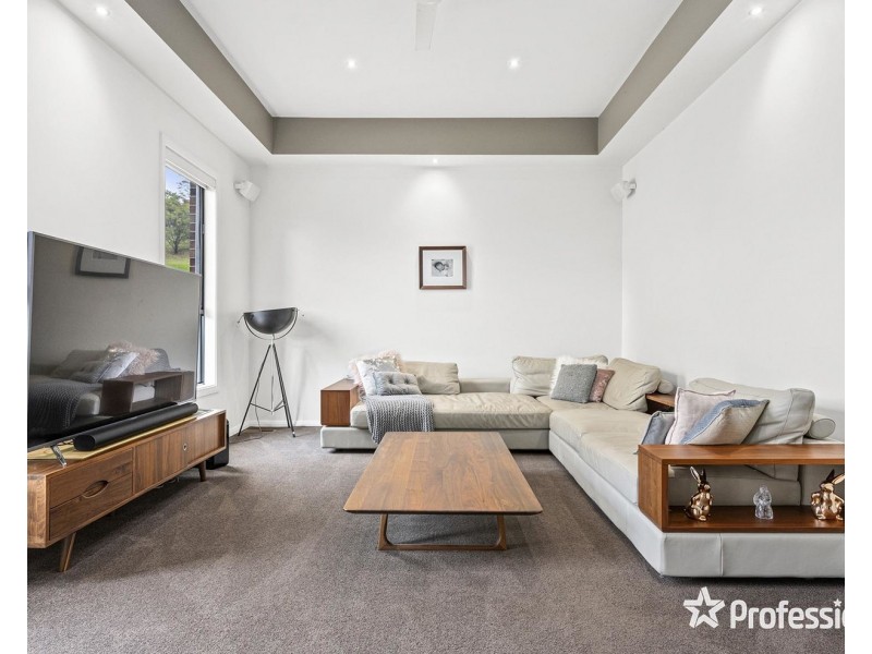 9 Chevalier Crescent, Mooroolbark VIC 3138