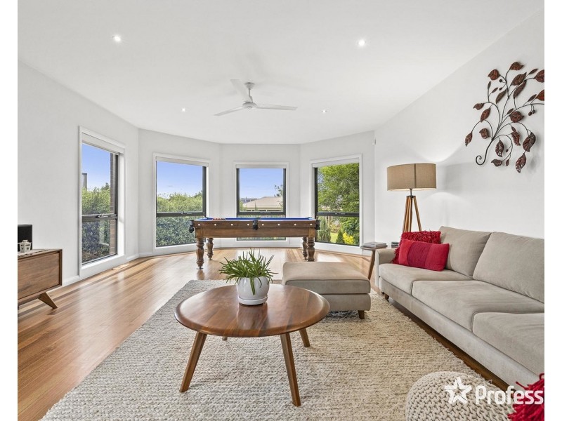 9 Chevalier Crescent, Mooroolbark VIC 3138