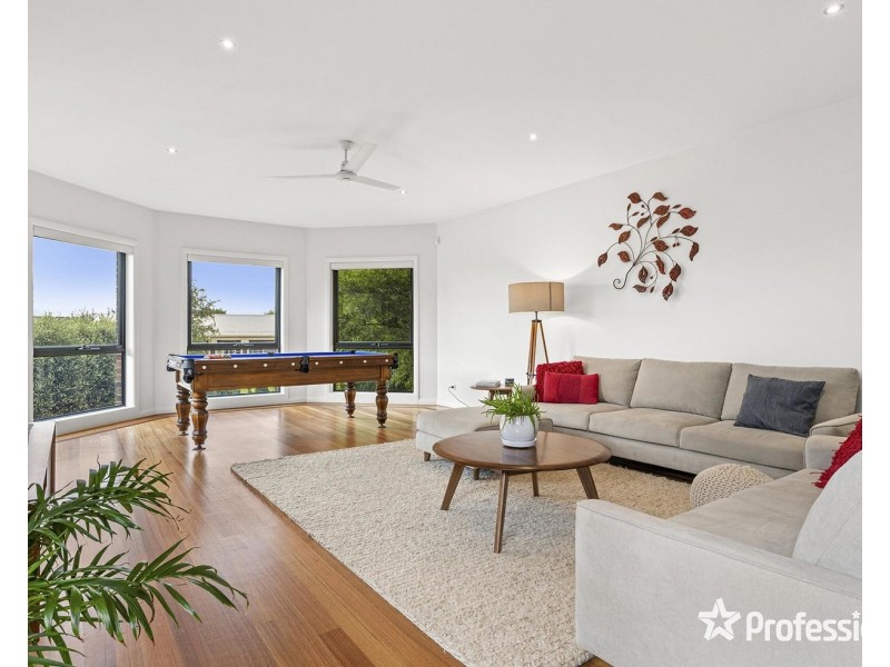 9 Chevalier Crescent, Mooroolbark VIC 3138