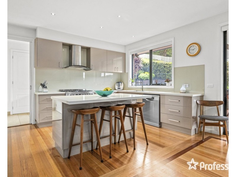 9 Chevalier Crescent, Mooroolbark VIC 3138