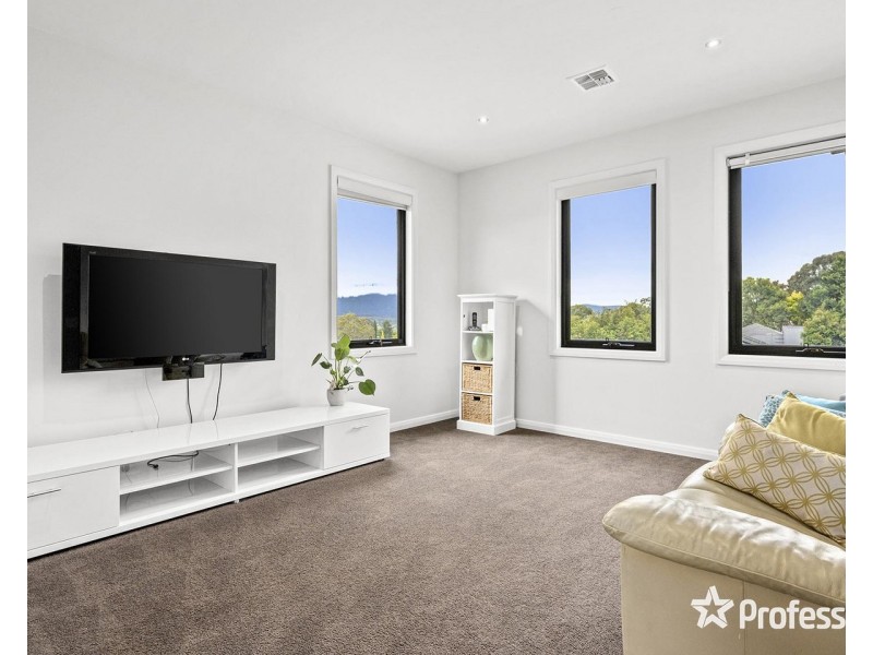 9 Chevalier Crescent, Mooroolbark VIC 3138