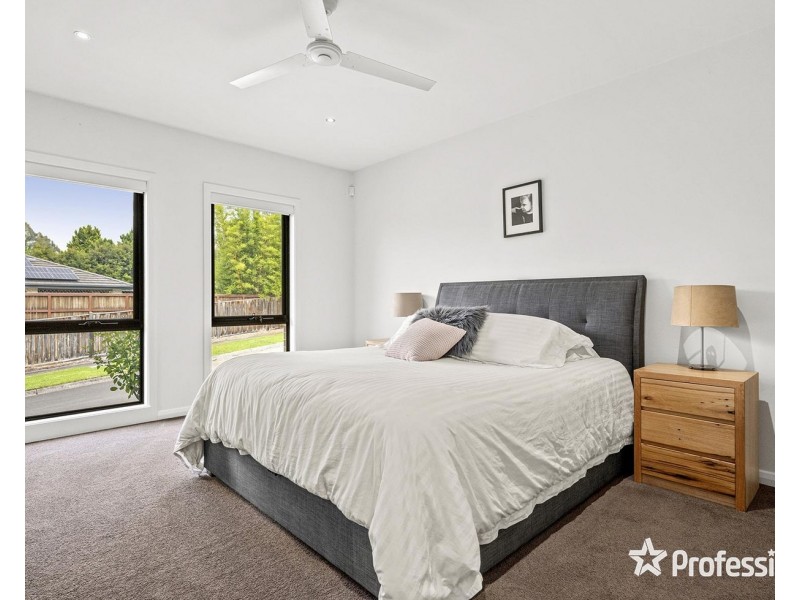 9 Chevalier Crescent, Mooroolbark VIC 3138