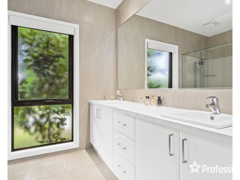 9 Chevalier Crescent, Mooroolbark VIC 3138