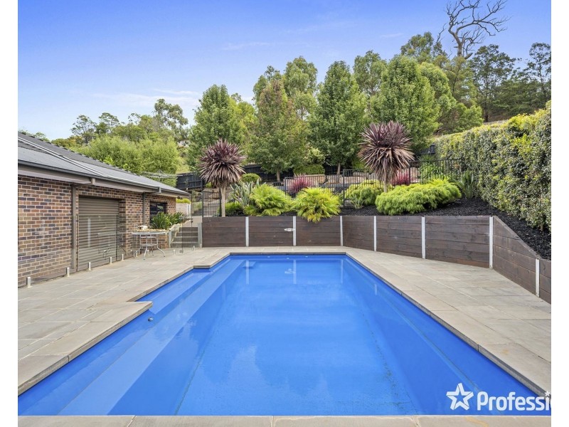 9 Chevalier Crescent, Mooroolbark VIC 3138