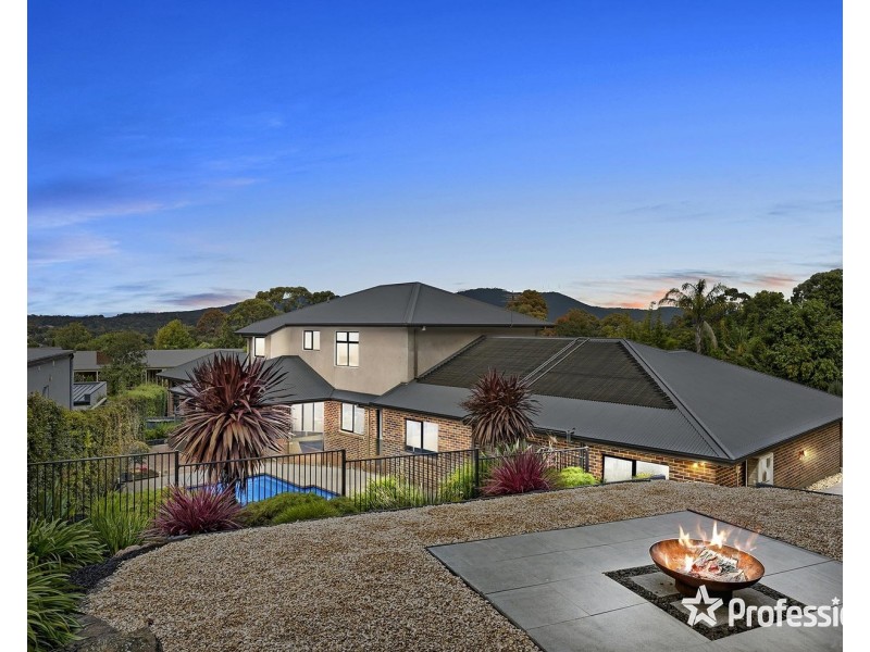 9 Chevalier Crescent, Mooroolbark VIC 3138