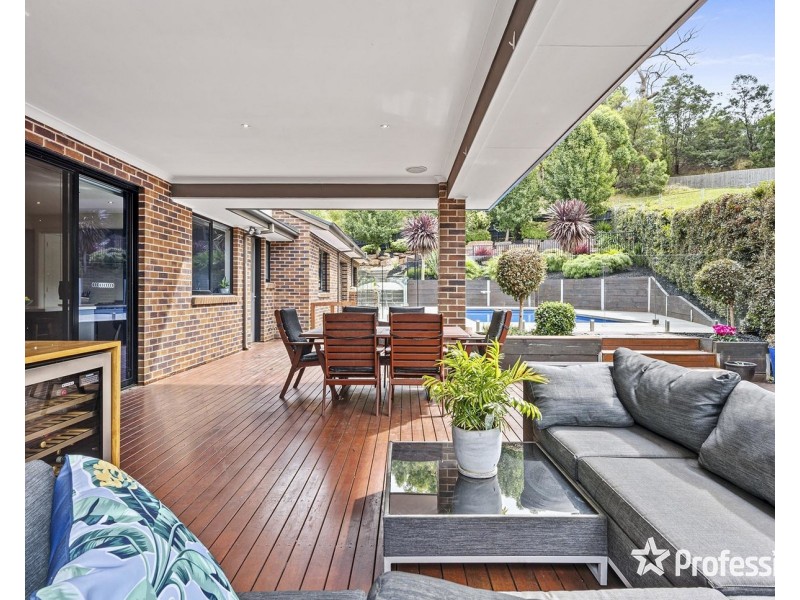 9 Chevalier Crescent, Mooroolbark VIC 3138