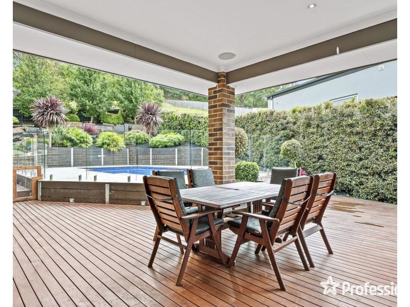 9 Chevalier Crescent, Mooroolbark VIC 3138