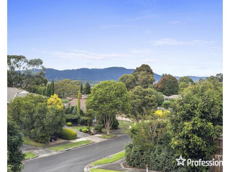9 Chevalier Crescent, Mooroolbark VIC 3138