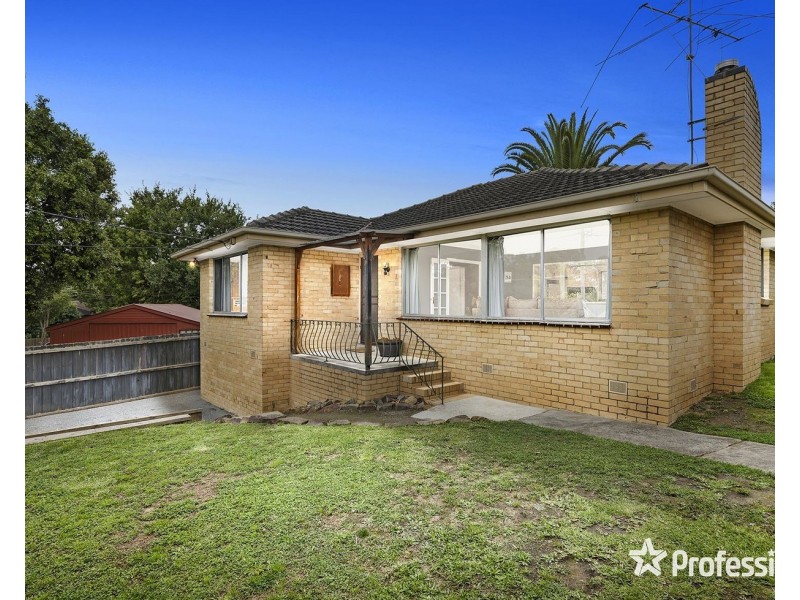 18 Holmes Road, Mooroolbark VIC 3138