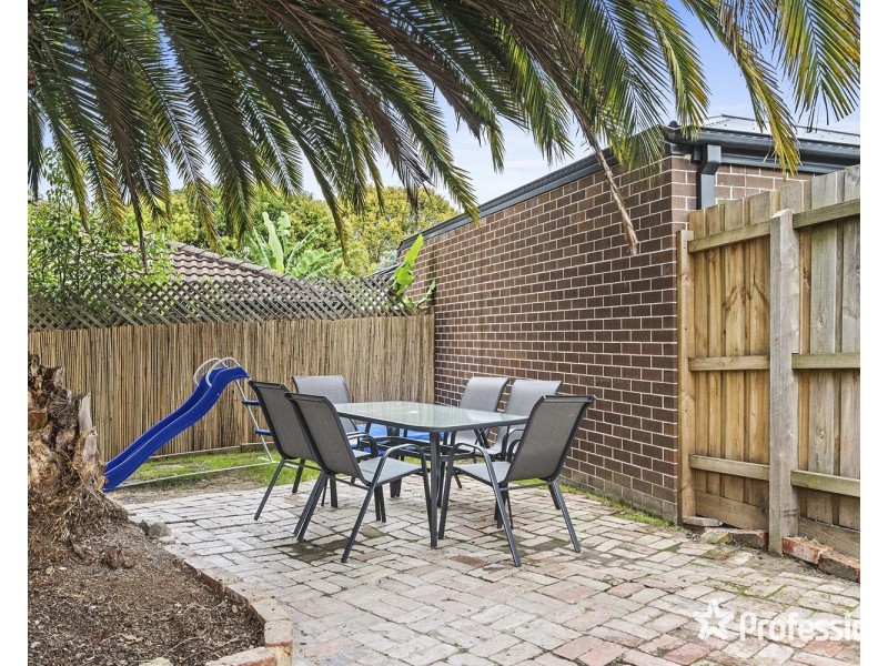 18 Holmes Road, Mooroolbark VIC 3138