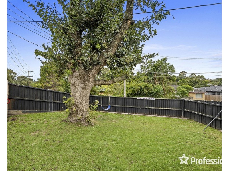 18 Holmes Road, Mooroolbark VIC 3138