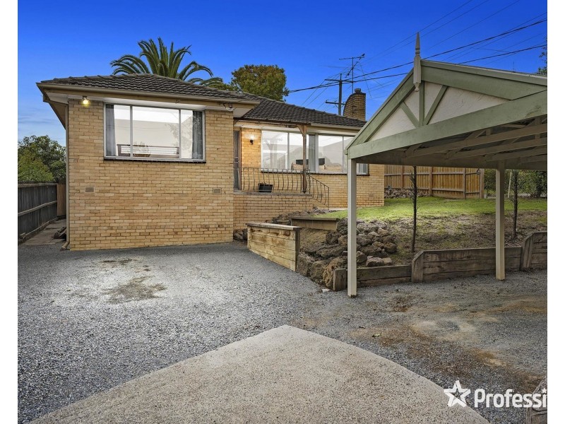 18 Holmes Road, Mooroolbark VIC 3138
