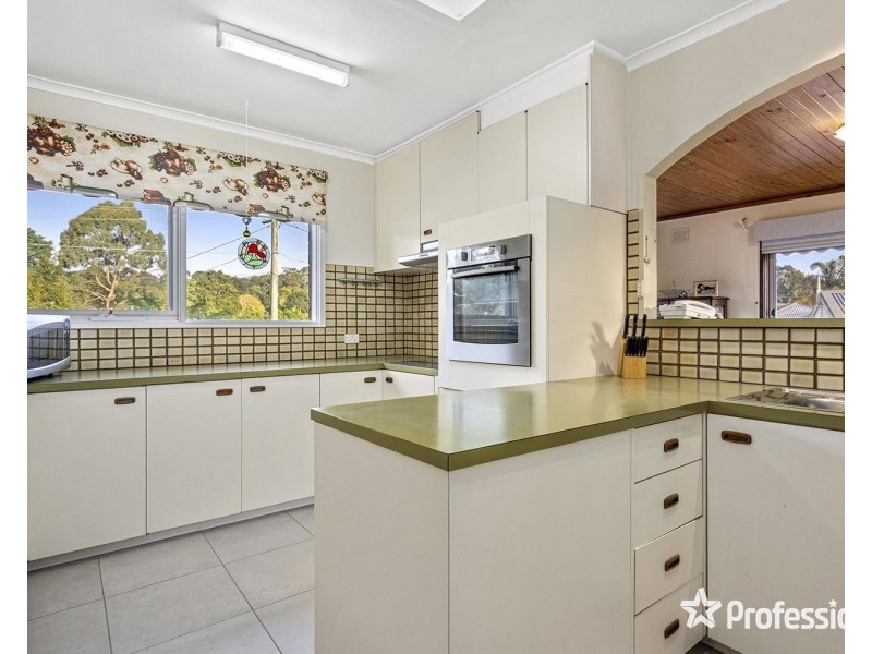 64 Kipling Avenue, Mooroolbark VIC 3138
