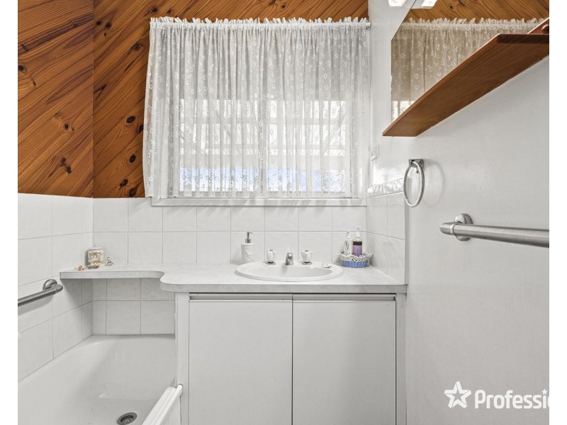 64 Kipling Avenue, Mooroolbark VIC 3138