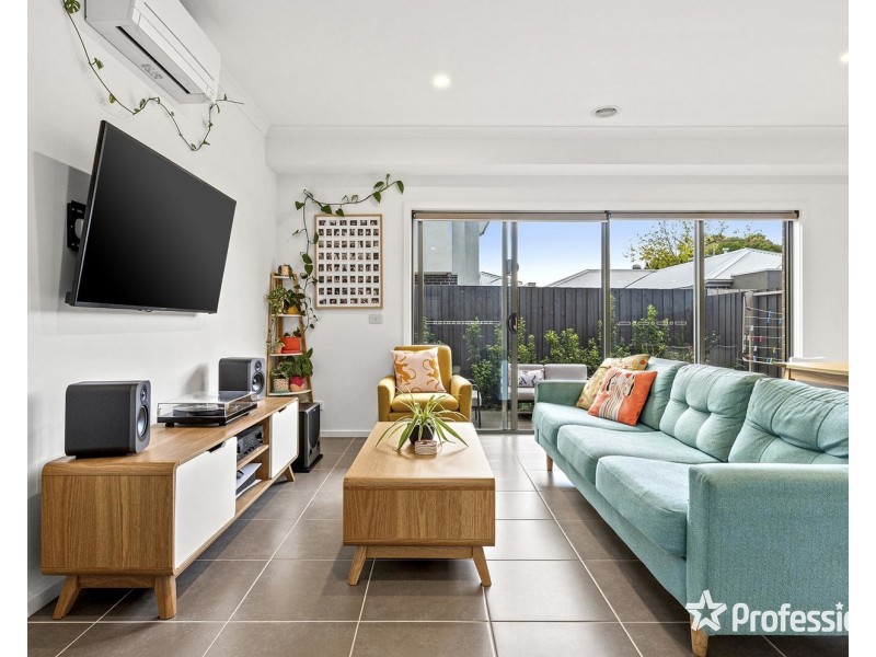 9 Scarlett Close, Kilsyth VIC 3137