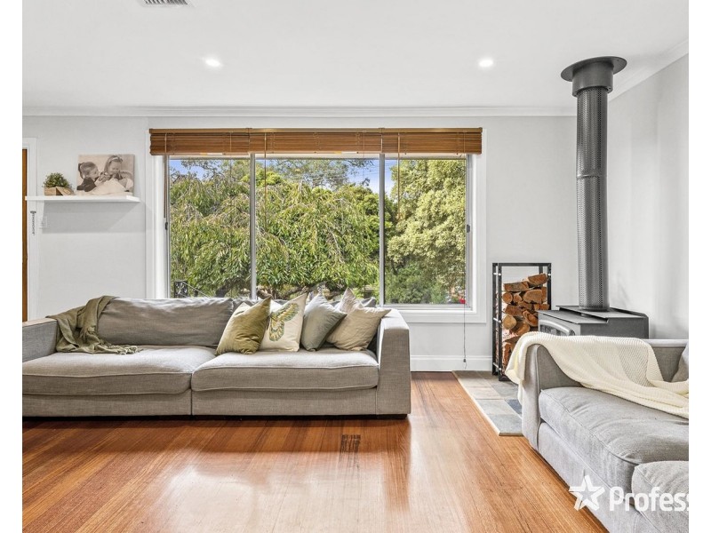 17 Lansell Road, Mooroolbark VIC 3138