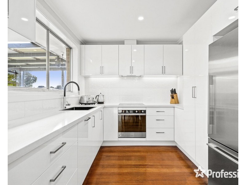 17 Lansell Road, Mooroolbark VIC 3138