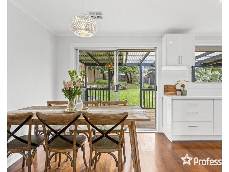17 Lansell Road, Mooroolbark VIC 3138