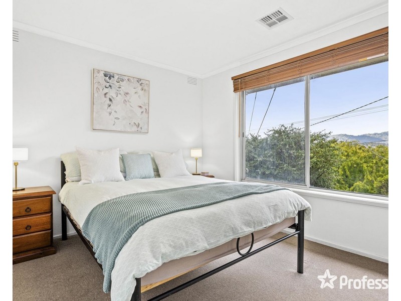 17 Lansell Road, Mooroolbark VIC 3138