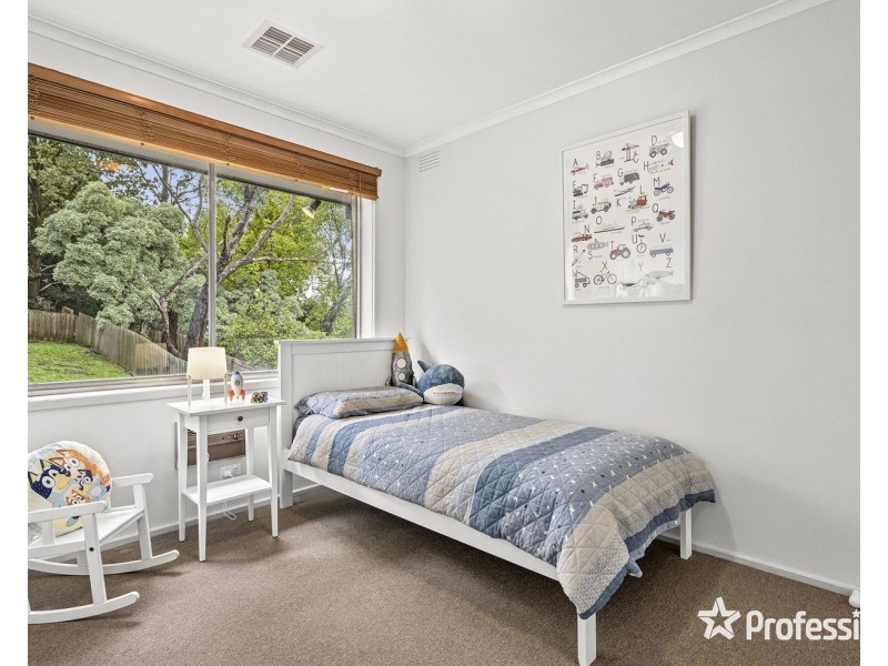 17 Lansell Road, Mooroolbark VIC 3138