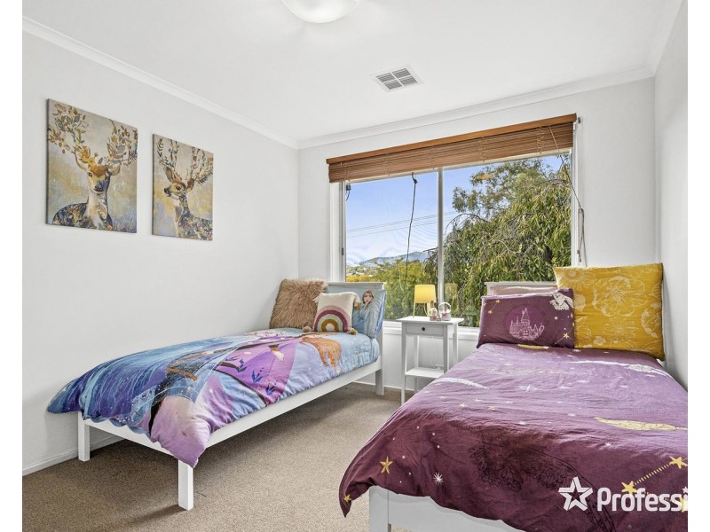 17 Lansell Road, Mooroolbark VIC 3138