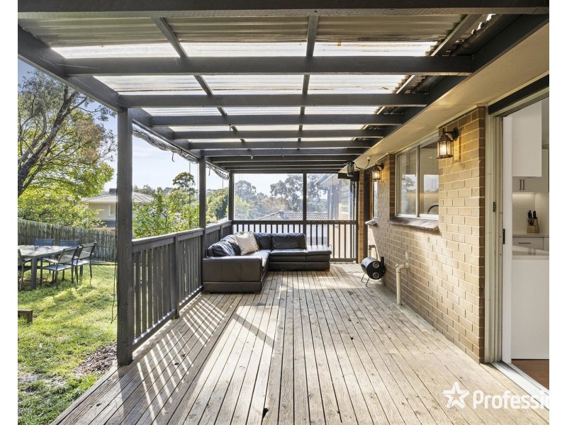 17 Lansell Road, Mooroolbark VIC 3138